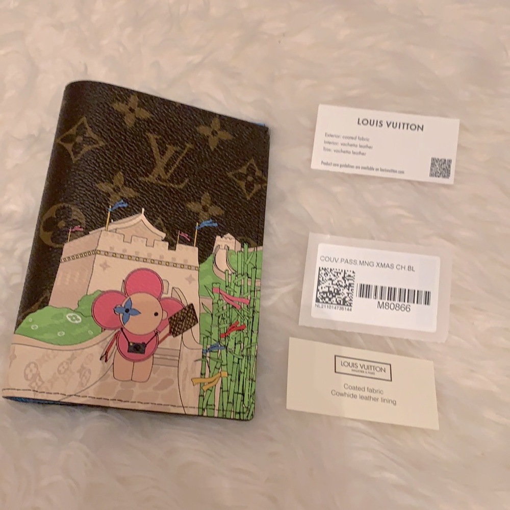 Louis Vuitton Limited Christmas Passport Cover